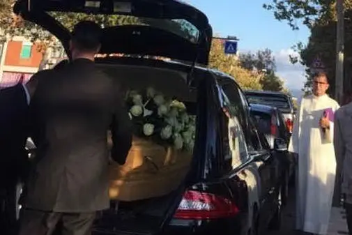 Il funerale di Anna Maria Fois (foto L'Unione Sarda - Simbula)
