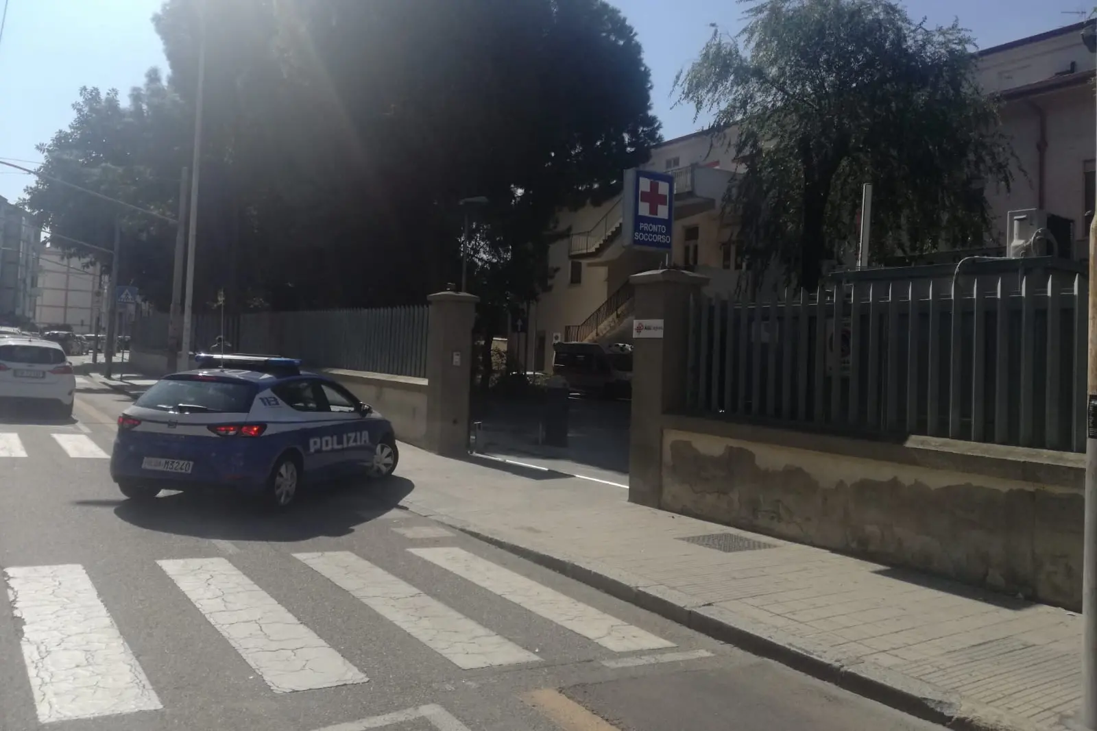 Polizia davanti al Santissima Trinità