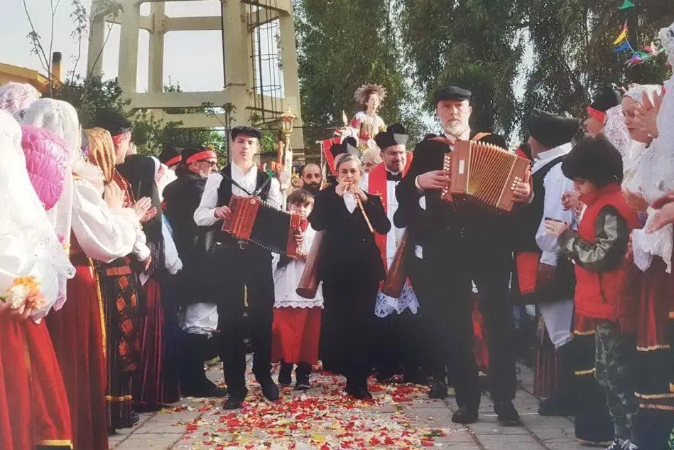 Una delle foto appese in Comune