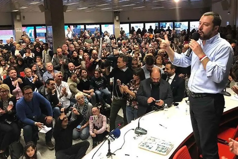 Il comizio di Salvini a Tortolì (Ansa)