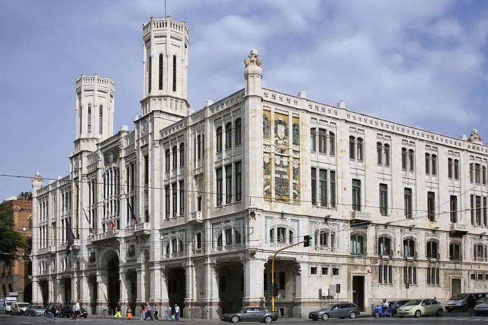 Il municipio di Cagliari (Wikipedia)