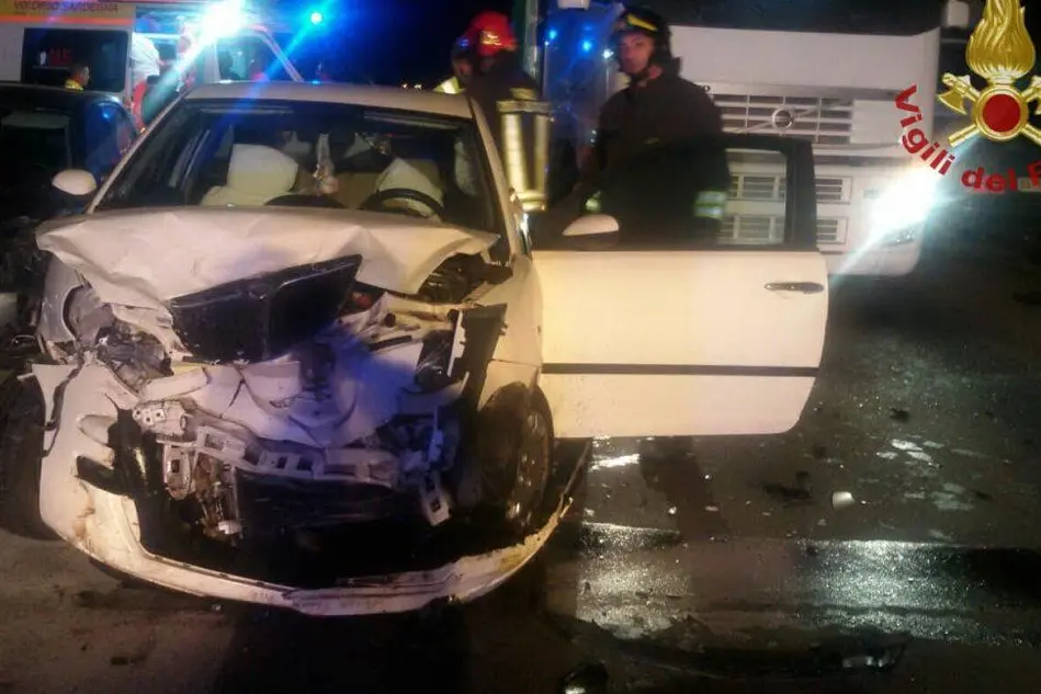 Un'auto coinvolta nello schianto