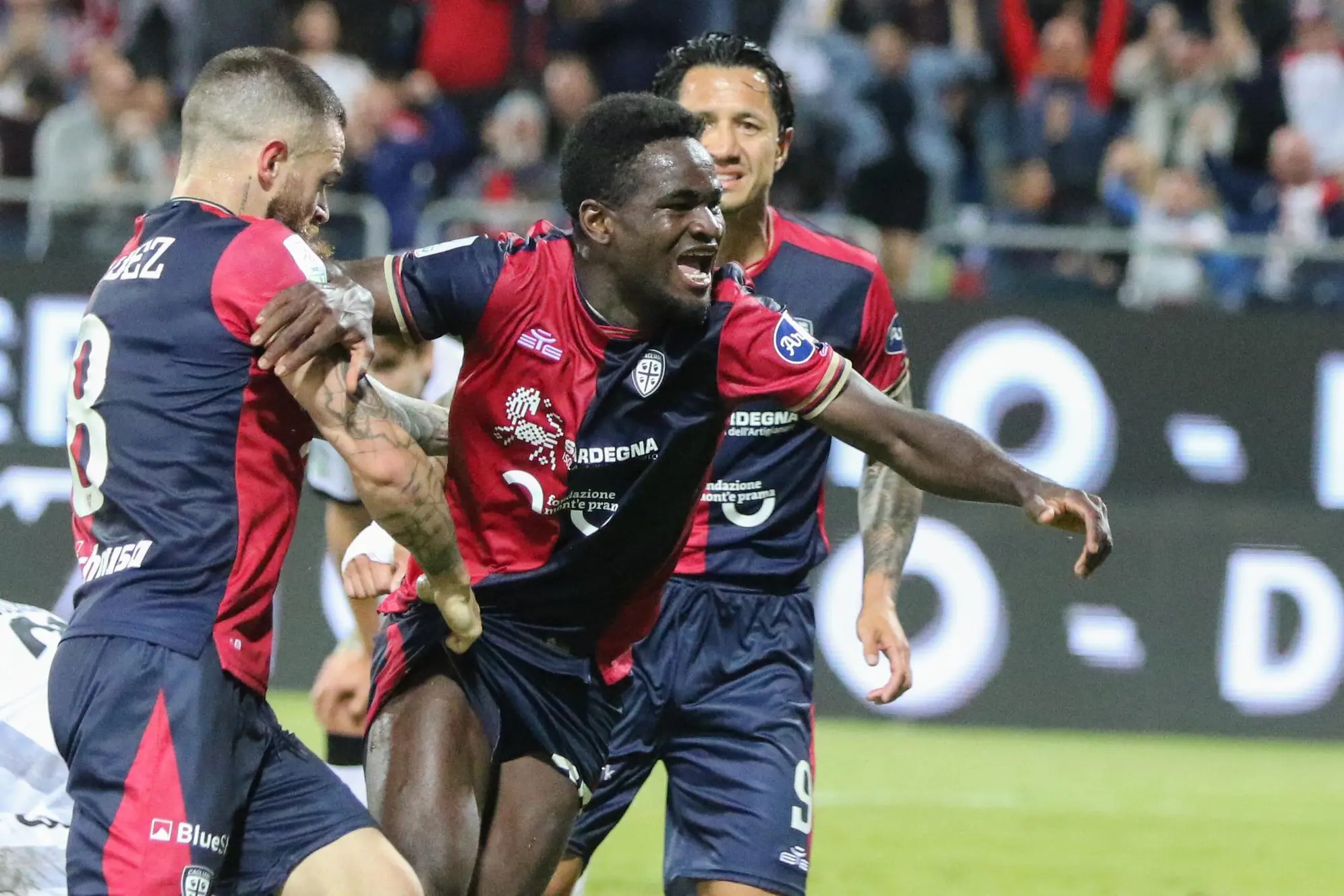 Cagliari Vs Parma Play off serie B nella foto l'esultanza del cagliari per Il gol di Luvumbo foto fabio Murru