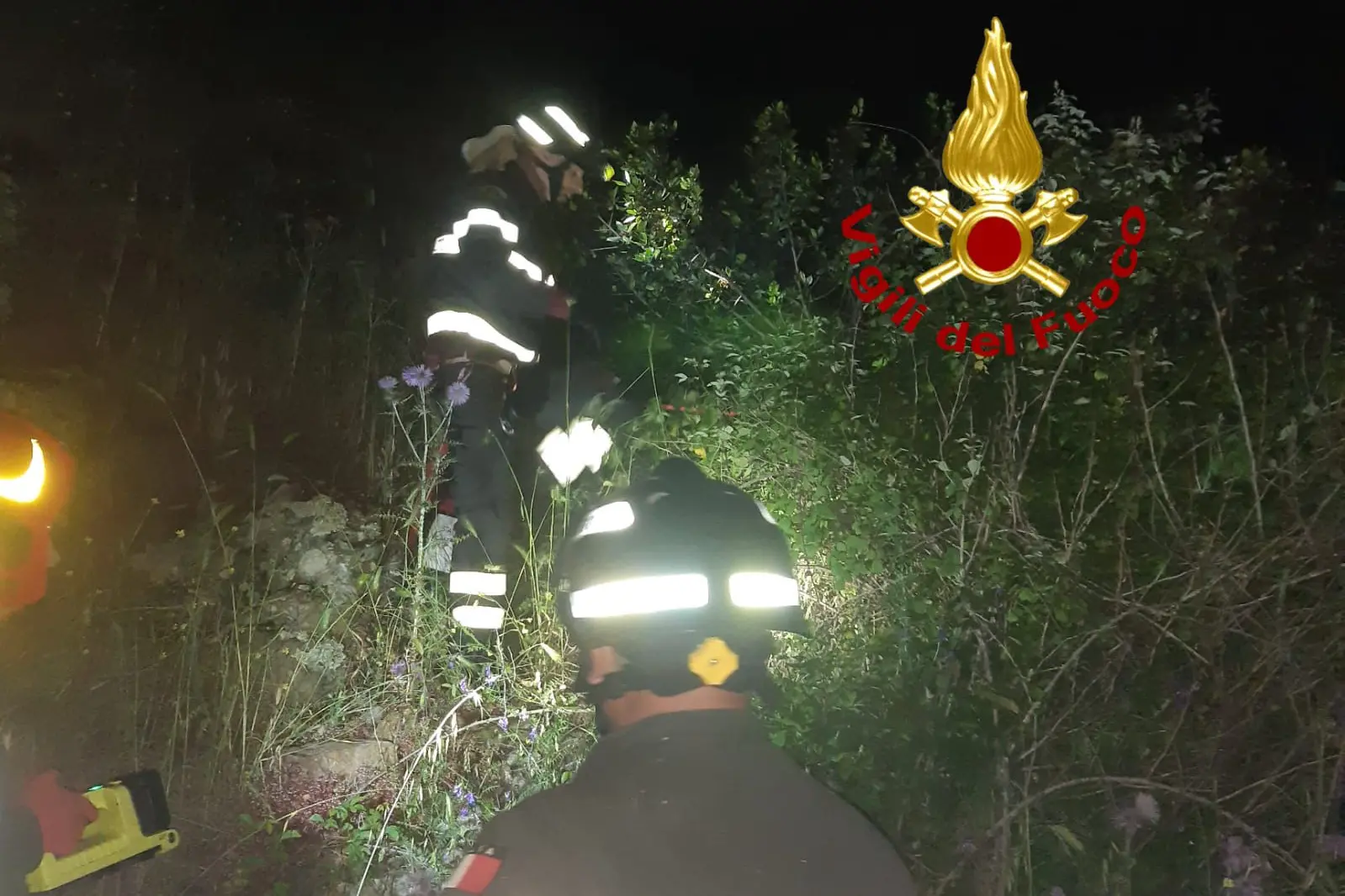 L'intervento dei vigili del fuoco a Orune (foto vvff)