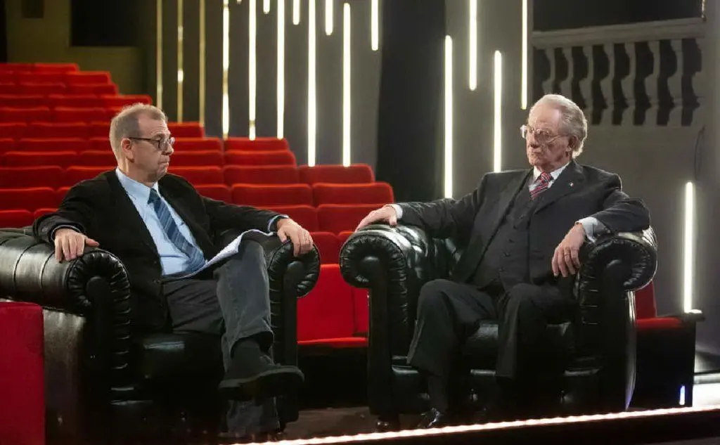 Filippo Ceccarelli e Antonello Fassari nella puntata dedicata a Cossiga di &quot;Buonasera Presidente&quot; (foto Us Rai)