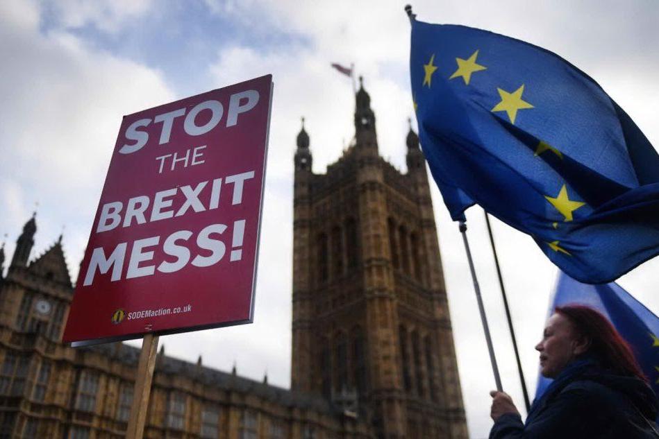 Manfestazioni anit Brexit davanti al Parlamento inglese (Ansa)