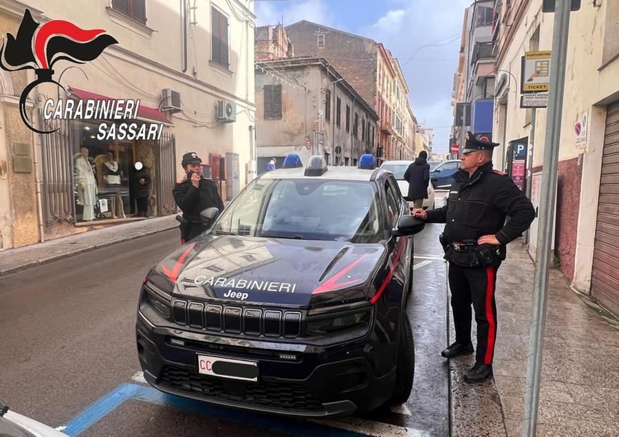 Allarme baby gang a Sassari, fermati due minorenni: «Rapina e tentata estorsione contro coetanei»