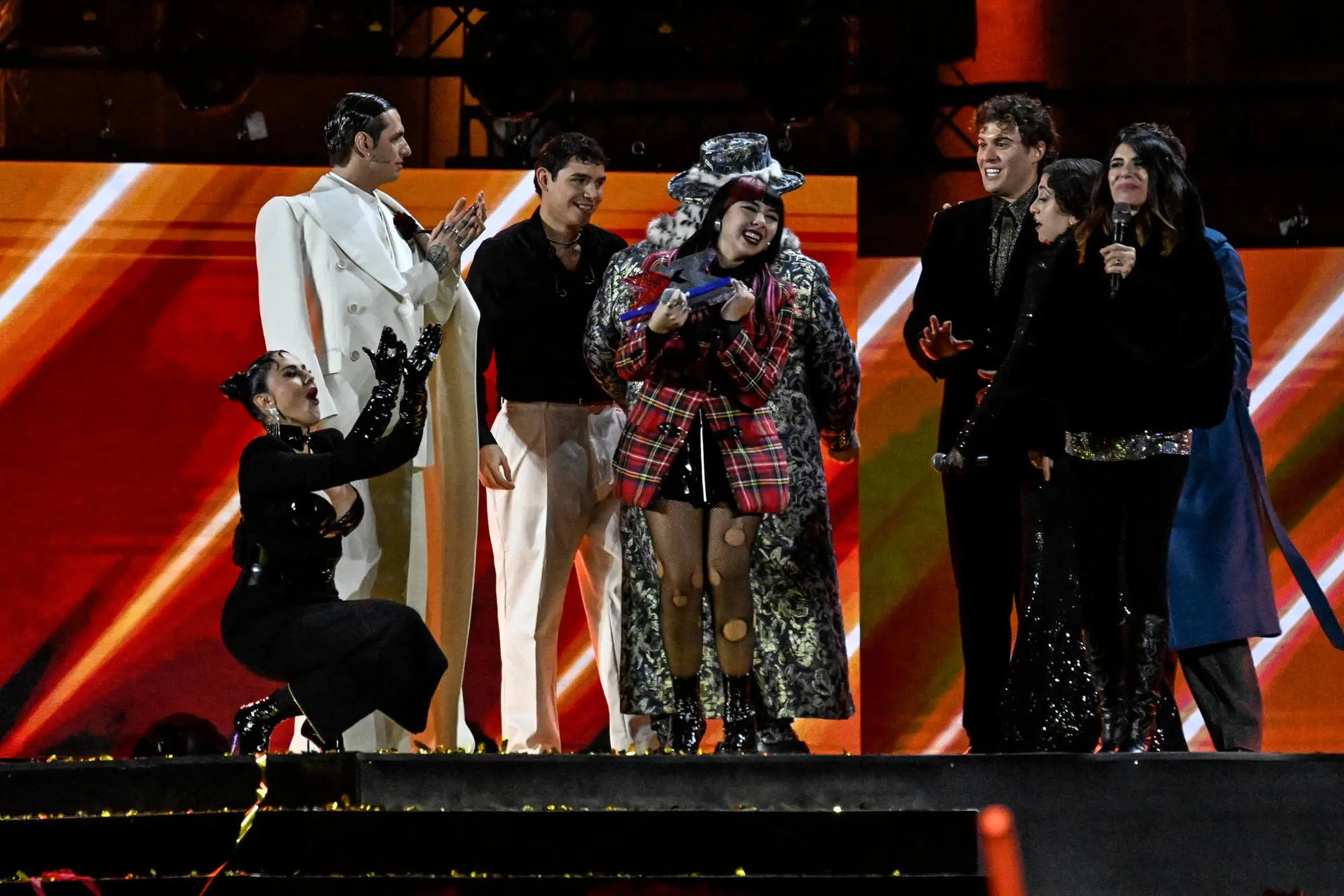 Rob festeggia la vittoria a X Factor (Ansa - Ciro Fusco)