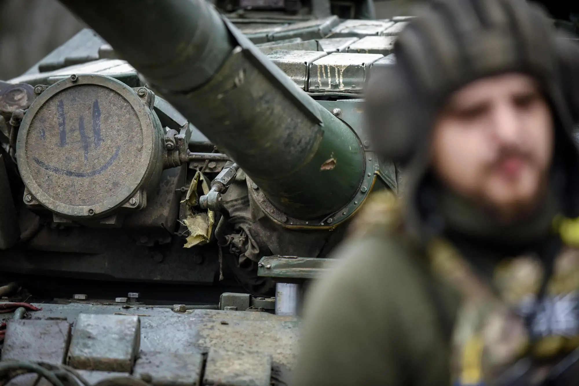 epaselect epa10413476 A Ukrainian soldier stands beside a T-72 tank in the Donetsk region, eastern Ukraine, 18 January 2023. BritainÂ?s defence secretary Ben Wallace confirmed on Monday that the UK would send Ukraine 14 of its own Challenger 2 tanks. Russian troops entered Ukraine on 24 February 2022 starting a conflict that has provoked destruction and a humanitarian crisis. EPA/OLEG PETRASYUK