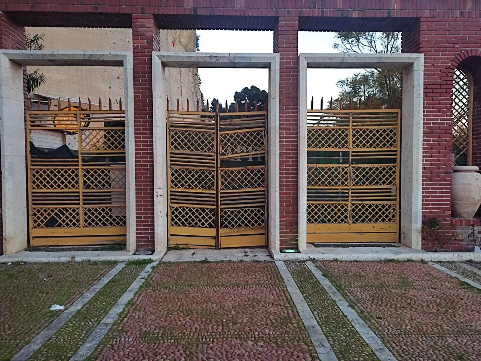 Cagliari, l'ingresso dei Giardini pubblici