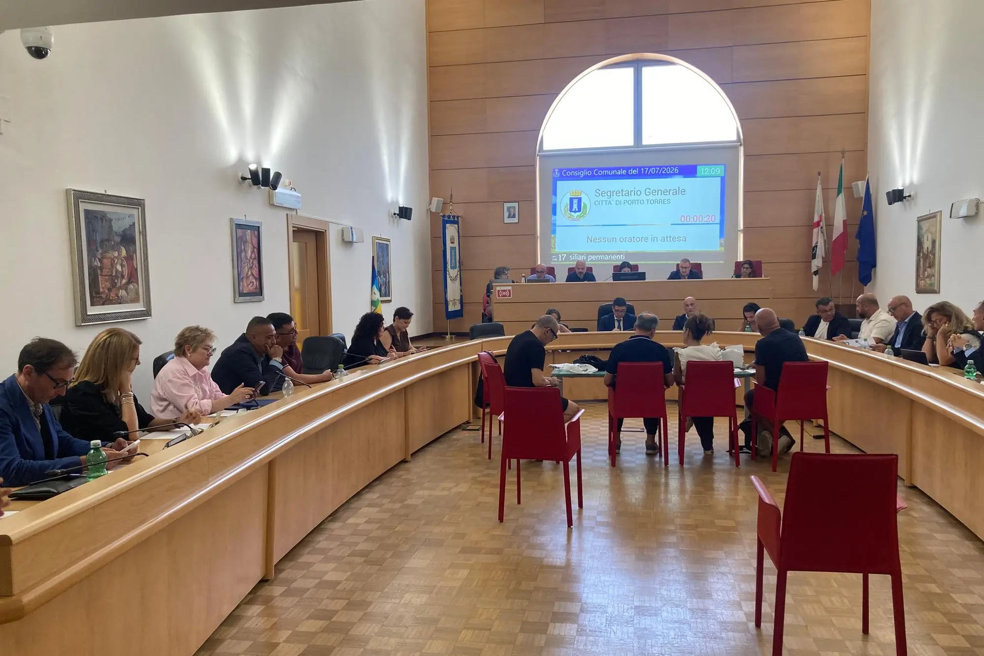 La seduta del Consiglio a Porto Torres (foto Pala)