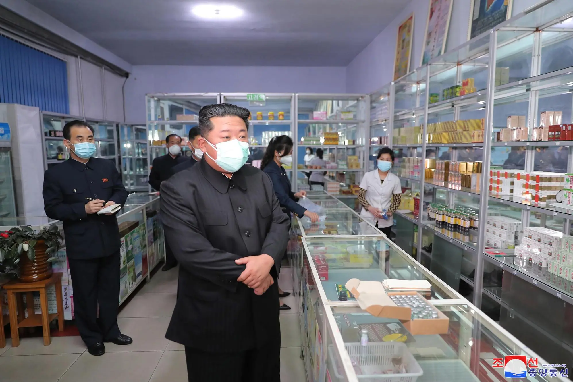 epa09950076 A photo released by the official North Korean Central News Agency (KCNA) shows North Korean leader Kim Jong-un (C) wearing a face mask while inspecting a pharmacy in Pyongyang, North Korea, 15 May 2022 (issued 16 May 2022). On 15 May, Kim held an emergency consultative meeting of the political bureau of the Workers' Party at the headquarters of the party's Central Committee in Pyongyang. In the meeting, Kim ordered the mobilization of soldiers to stabilize the supply of medicine in the capital. EPA/KCNA EDITORIAL USE ONLY