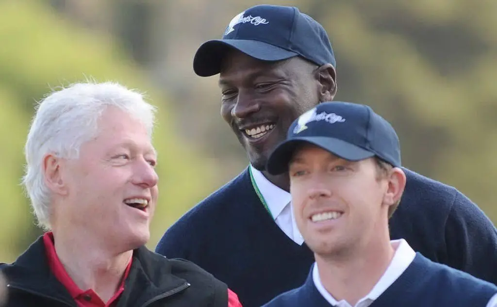 Il golf è uno dei suoi hobby preferiti (tutte le foto sono Ansa)
