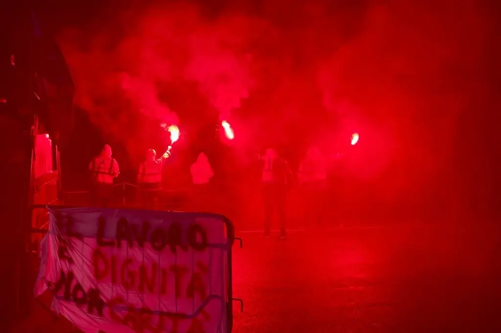 Una protesta degli operai di San Gavino (L'Unione Sarda)