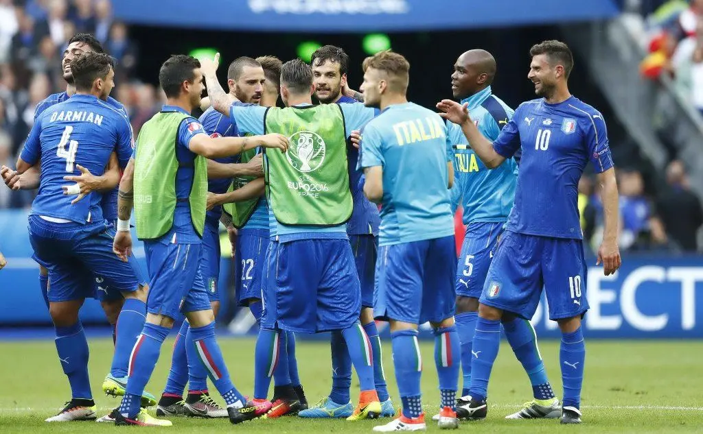 L'Italia festeggia la vittoria a fine gara