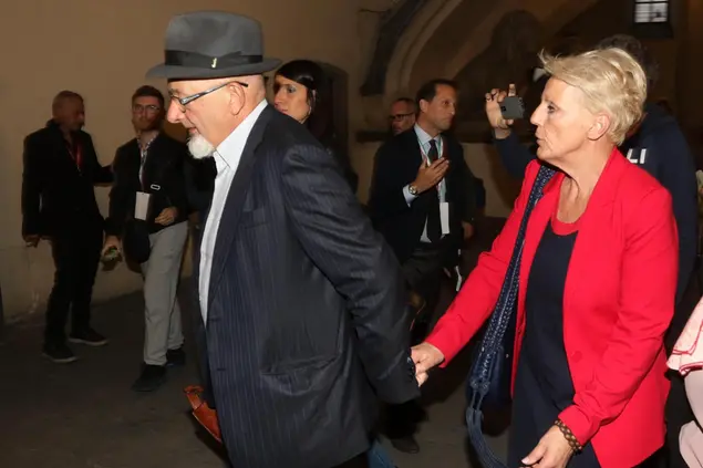Tiziano Renzi con la moglie Laura Bovoli (Ansa - Giovannini)