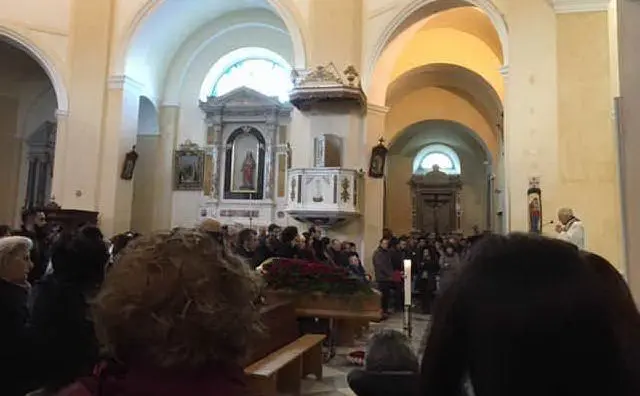 Dentro la chiesa