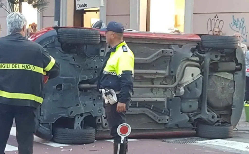 Cagliari, travolta da un'auto senza freno a mano: è in codice rosso (foto Matteo Vercelli)