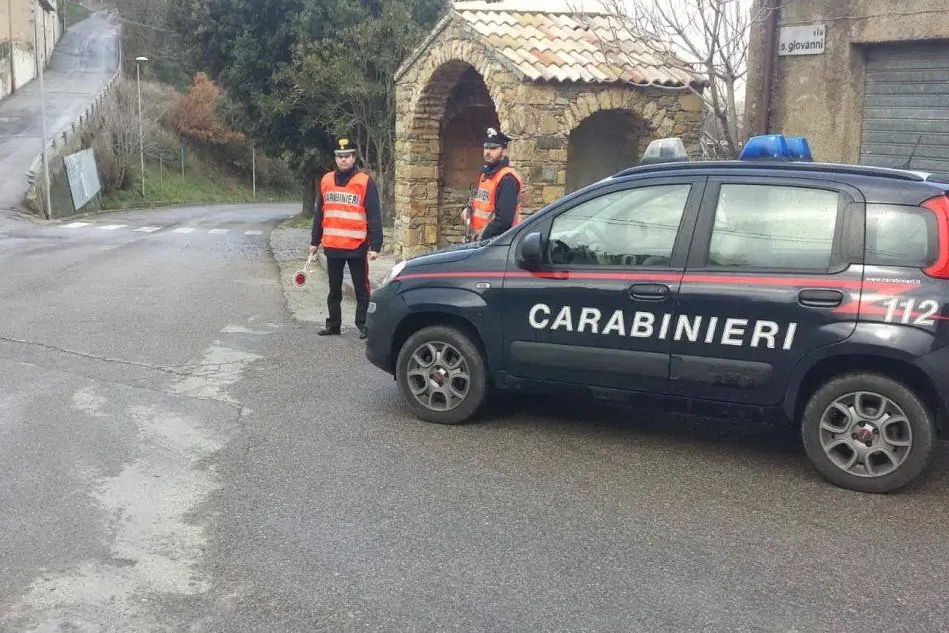 Controlli dei carabinieri di Esterzili (foto L'Unione Sarda - Pintori)
