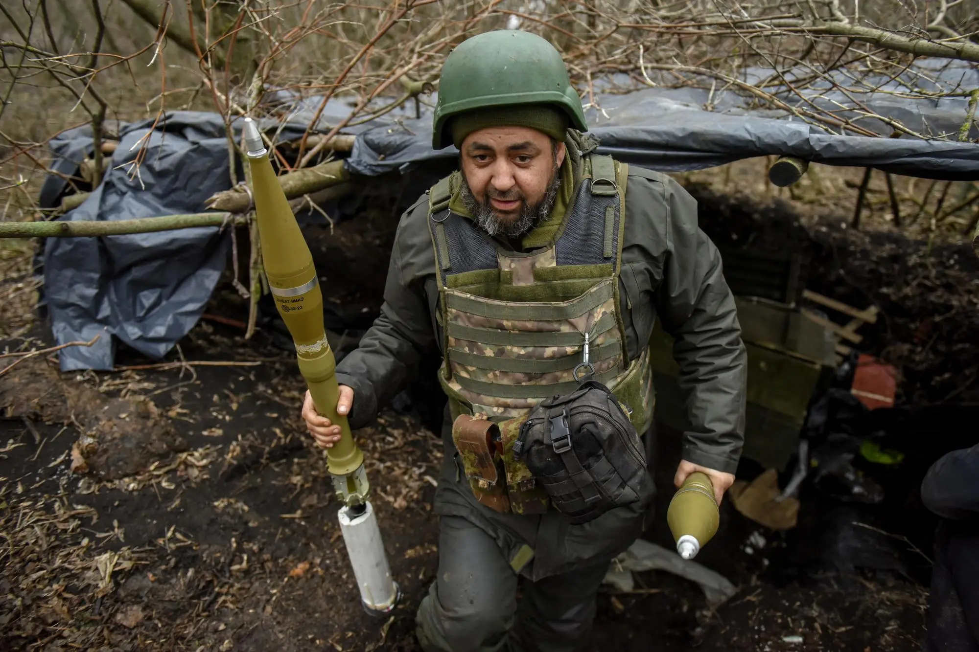 Un soldato ucraino (Ansa-Epa)