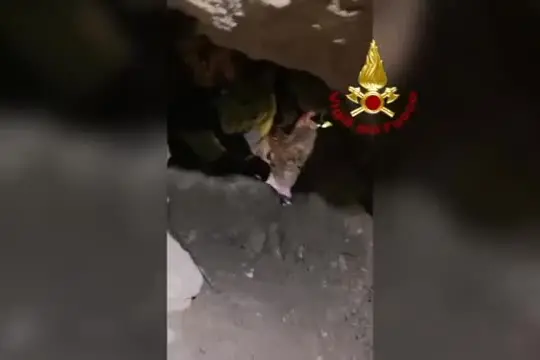 Speleologo bloccato in una grotta a Urzulei, rischio ulterriori crolli