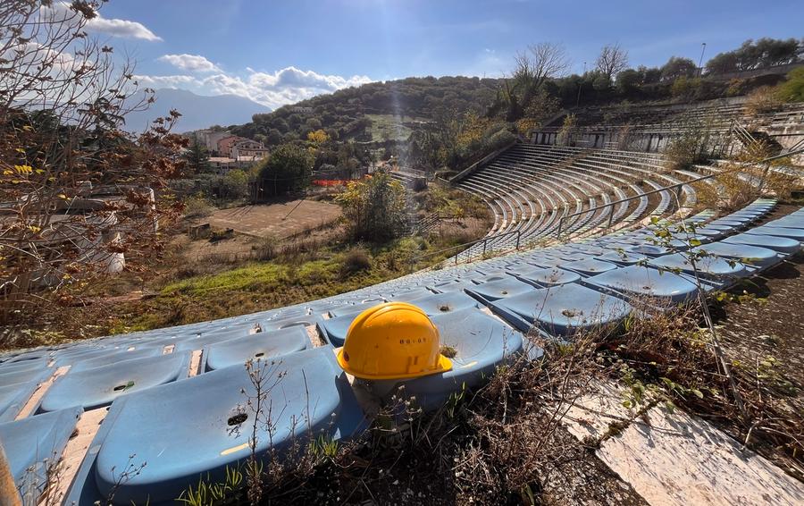 Anfiteatro in rovina da dieci anni