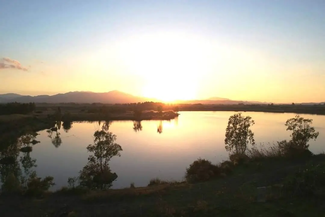 Un tramonto sul lago