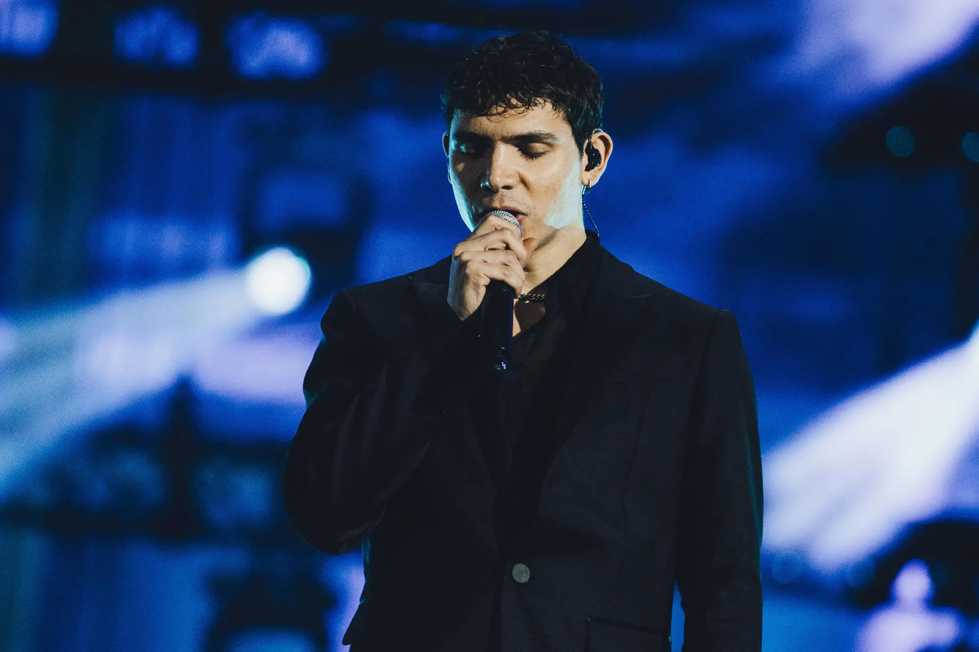eroCaddeo durante la finale di X Factor in piazza del Plebiscito a Napoli, 04 dicembre 2025. ANSA/UFFICIO STAMPA/CARMINE CONTE-VIRGINIA BETTOJA +++FOTO DIFFUSA DALL'UFFICIO STAMPA - USARE SOLO PER ILLUSTRARE OGGI LA NOTIZIA INDICATA NEL TITOLO - NON ARCHIVIARE - NON VENDERE - NON USARE PER FINI NON GIORNALISTICI - NPK+++