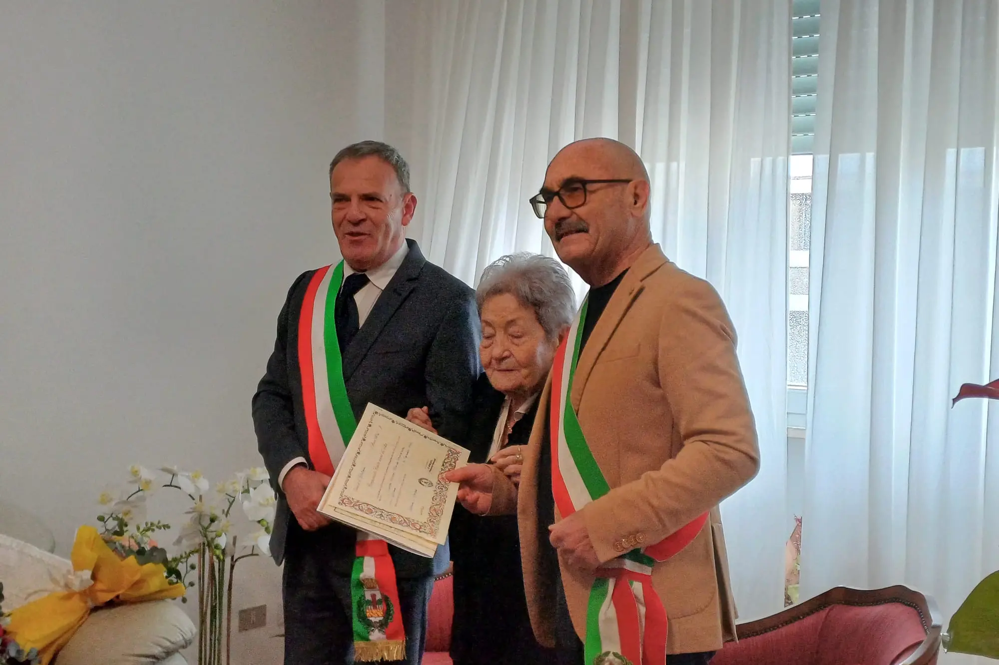 Filomena Scarpa tra il sindaco di Macomer e il primo cittadino di Bolotana