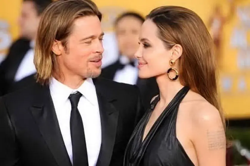 Brad Pitt e Angelina Jolie (Archivio L'Unione Sarda)