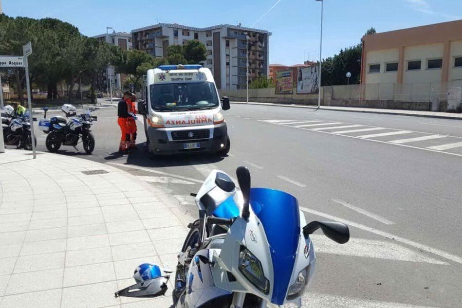 Cagliari, urta una moto e si dà alla fuga. Automobilista rintracciata dopo un'ora