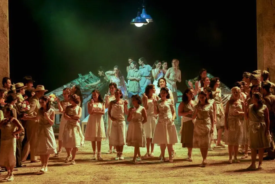 Carmen, atto I (foto Priamo Tolu)