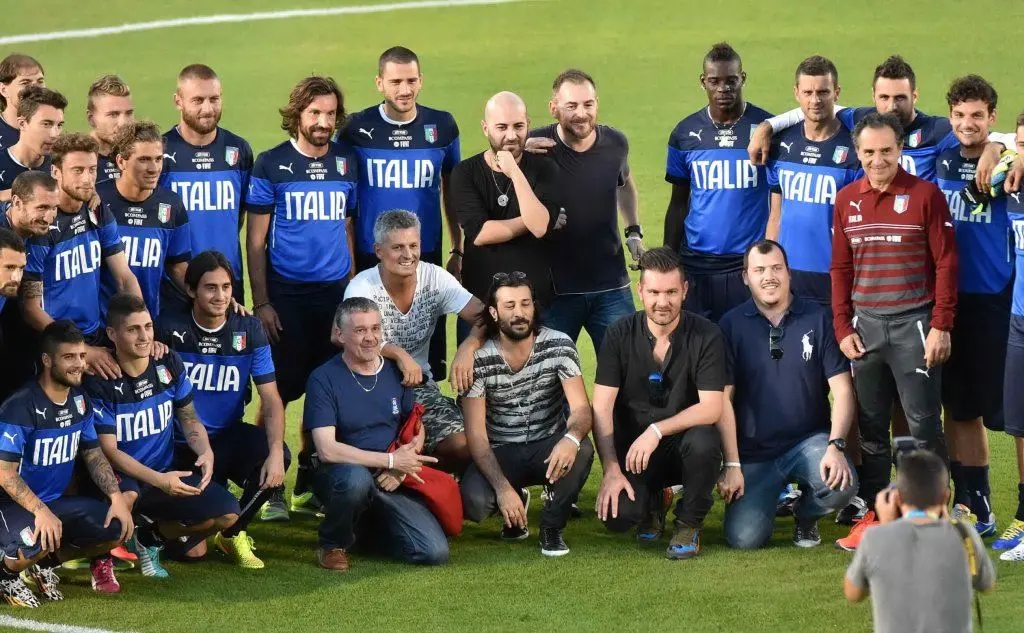 I Negramaro posano con gli Azzurri prima dei Mondiali del 2014