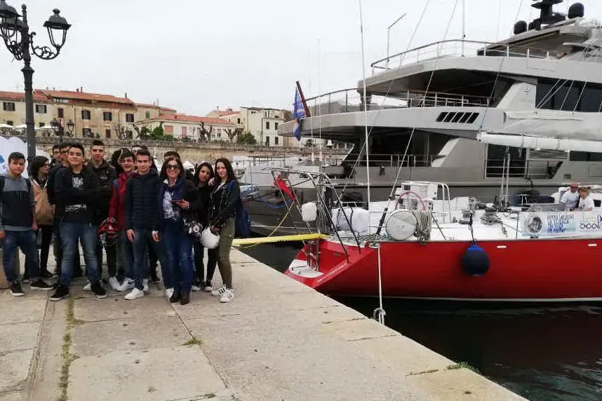 Studenti pronti a salpare con "Lab-Boat" (foto Caterina Fiori)