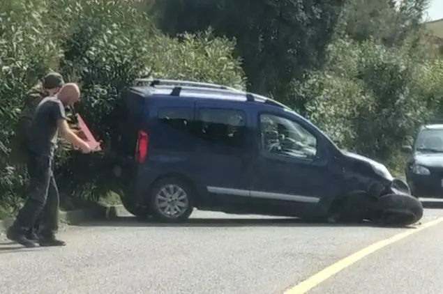 L'auto coinvolta nell'incidente (L'Unione Sarda - Scano)