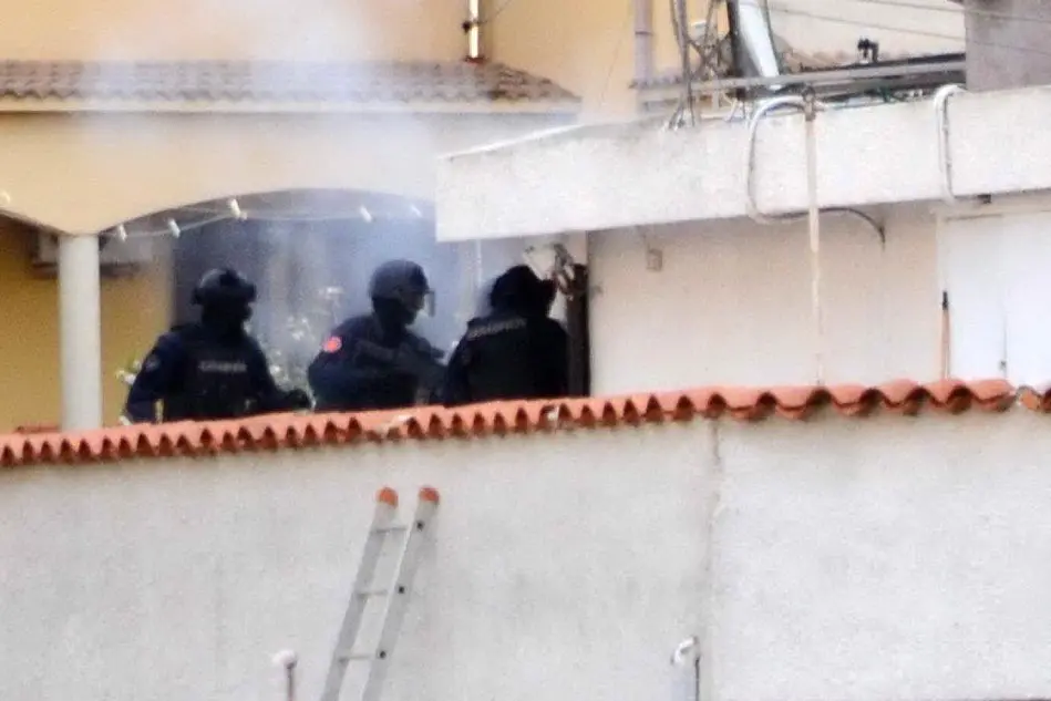L'irruzione dei militari