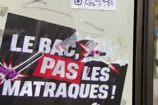 "Coercitivo e dannoso", abitanti Parigi contro il coprifuoco notturno