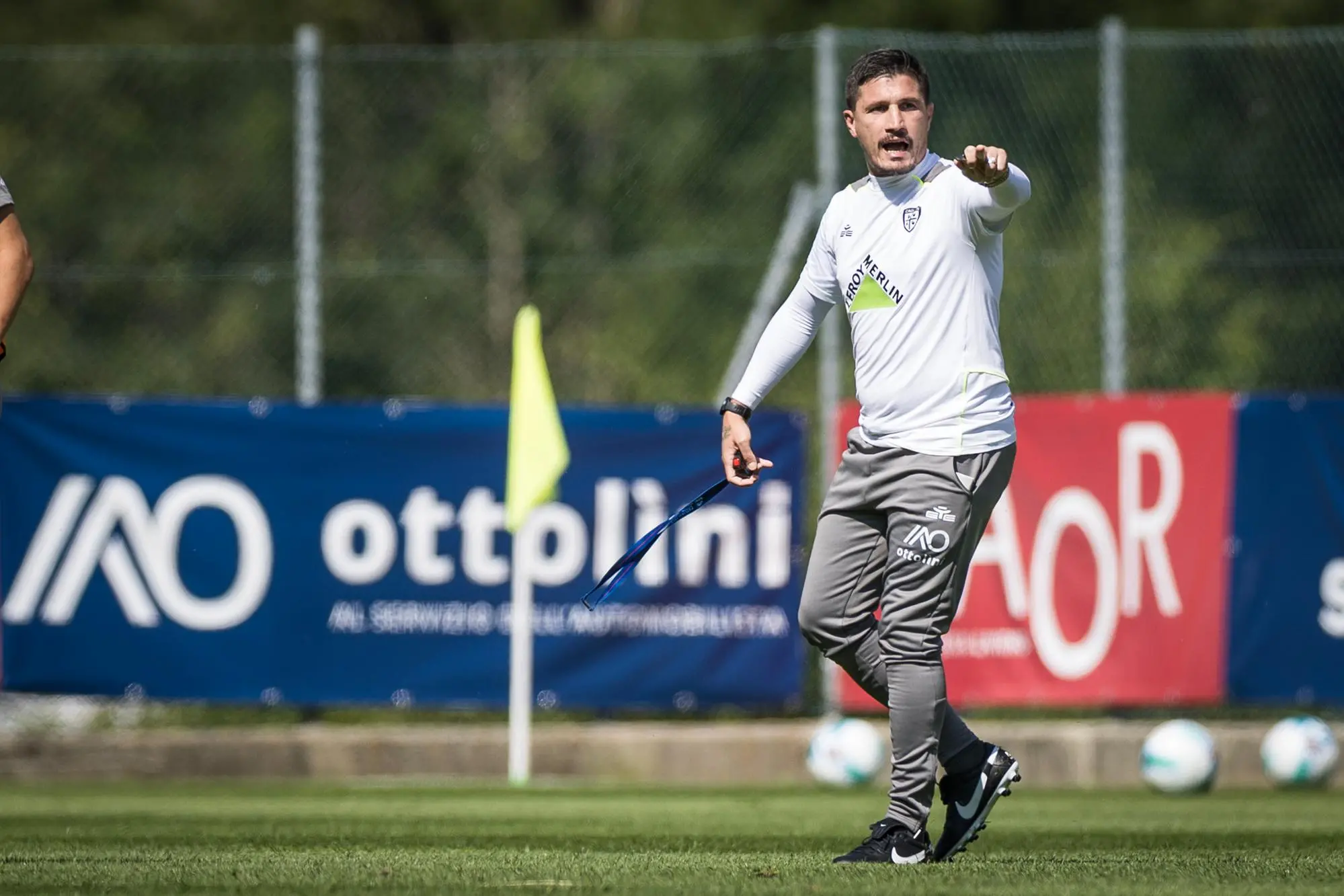 Fabio Pisacane in un allenamento del Cagliari (archivio)