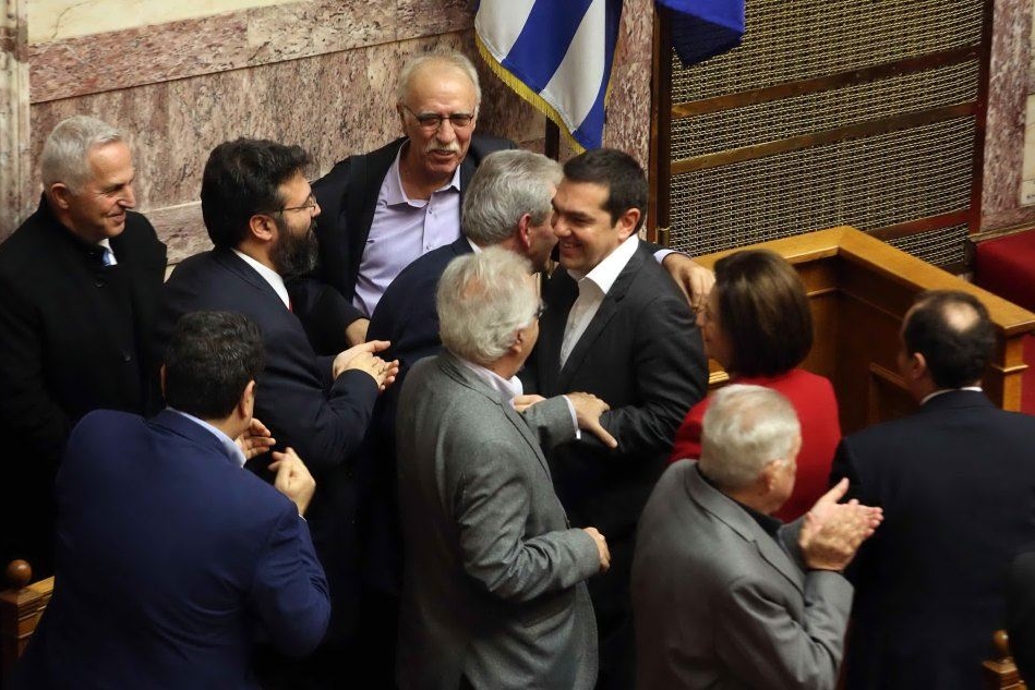 Il premier Alexis Tsipras dopo il voto in Parlamento (Ansa)