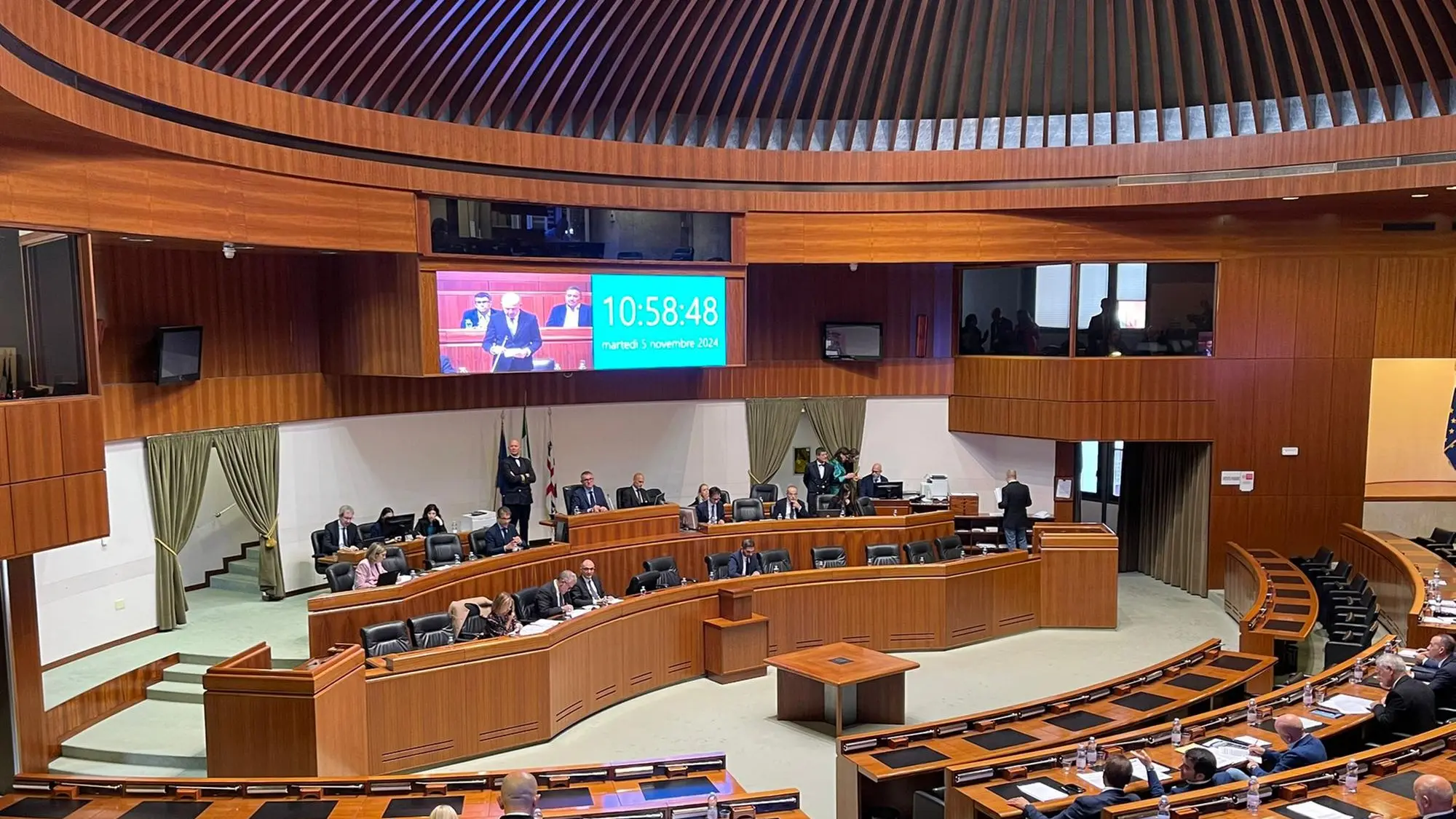 An avalanche of amendments to the 630 million budget: 