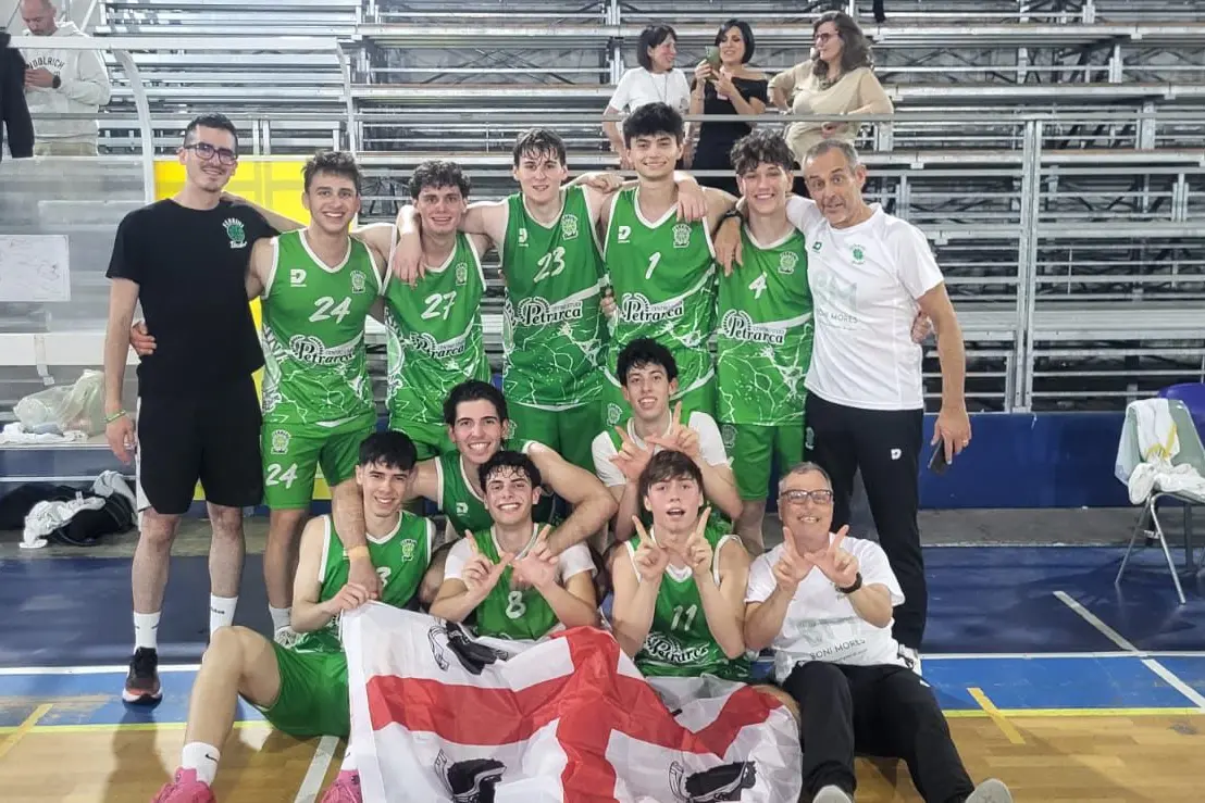 La formazione U19 della Ferrini vittoriosa a Messina (foto concessa)