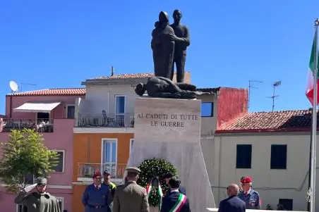 L'inaugurazione del Monumento ai Caduti a Sorso (foto concessa)