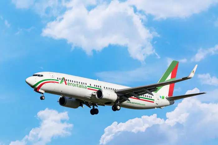 Un aeromobile della compagnia aerea Aeroitalia in volo. ANSA/AEROITALIA EDITORIAL USE ONLY NO SALES