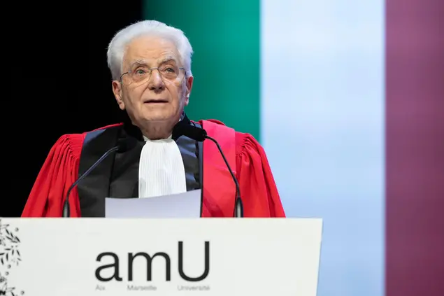 Mattarella durante il discorso a Marsiglia (Ansa)