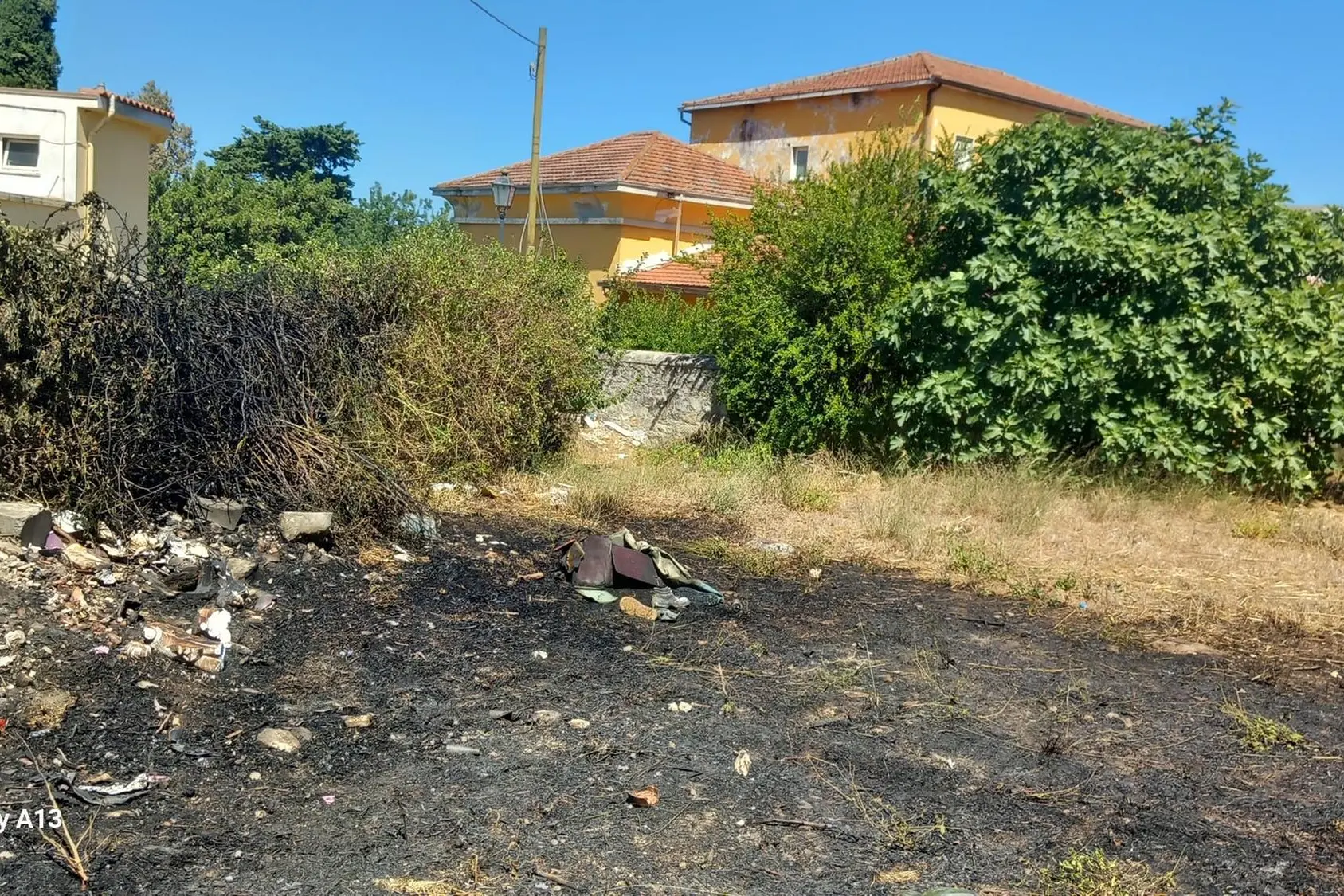 Il terreno danneggiato dal fuoco (Sirigu)