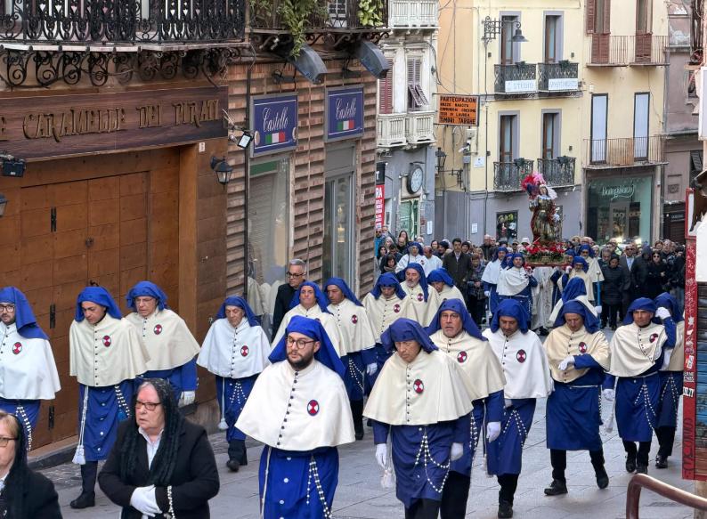 Cagliari, nel Lunedì dell’Angelo l'omaggio a Sant’Efisio. Esposta la statua restaurata