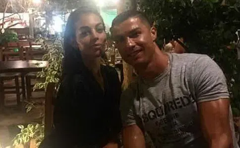 I due sembrano inseparabili (in foto Georgina e Ronaldo durante un momento di relax)