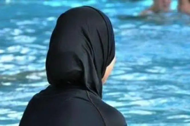 Una donna in burkini