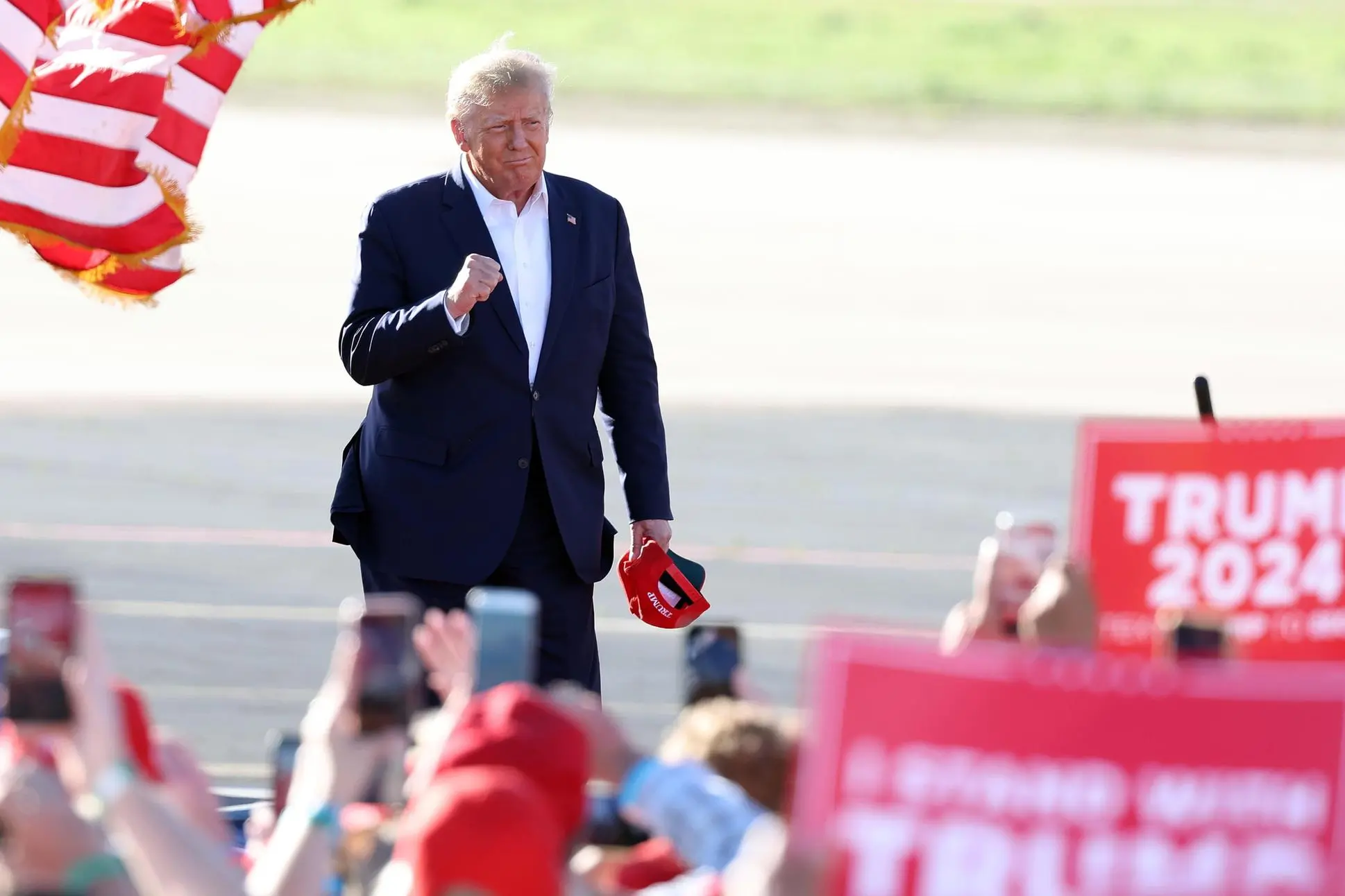 epaselect epa10543611 Former US President Donald Trump gestures to the crowd during his Make America Great Again Rally at the Waco Regional Airport Center in Waco, Texas, USA, 25 March 2023. This is the first stop of Trump's election campaign tour for presidency in 2024. EPA/ADAM DAVIS