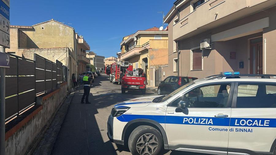 Sinnai, auto in fiamme: danneggiato un pergolato